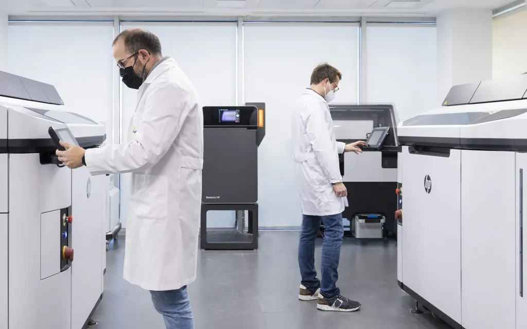 Laboratório de fabricação da Podoactiva com impressoras 3D industriais